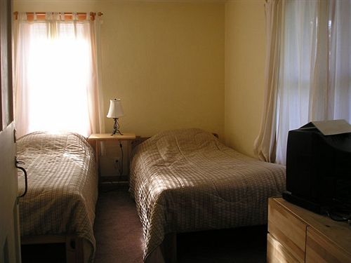 The Riverside Inn Стоу Екстериор снимка
